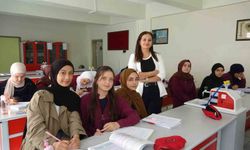 Yapay zeka destekli videolarla kimya dersinin öğrenimini kolaylaştırıyor