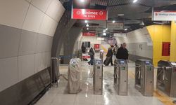 Yenibosna Metrosu'nun tavanından su sızmaya başladı