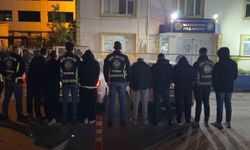 Zeytinburnu'nda trafikte araçlarından inip kavga ettiler