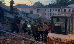 Zonguldak'ta 3 katlı bina çöktü: 1 kişi kurtarıldı, enkaz altındaki kişiyi kurtarma çalışmaları sürüyor