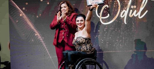 Milli para dansçı Yeliz Güllü, KKTC'de ödül aldı