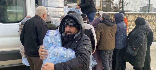 Kastamonu'da bazı mahallelerde su kesintisi devam ediyor: Vatandaşlara su dağıtıldı