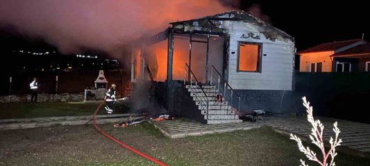 Çorum'da bağ evi alevlere teslim oldu