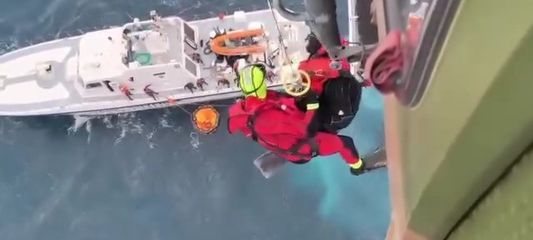 Milli Savunma Bakanlığı: 'İzmir açıklarında 2 kazazede sağ kurtarıldı'