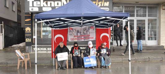 Muş'ta evlat nöbeti sürüyor