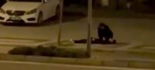 Aynı kıza ilgi duyan 16 yaşındaki akranını bıçaklayarak öldürdü