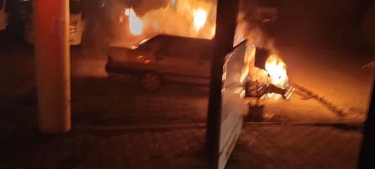 Bingöl'de park halindeki araç alevlere teslim oldu