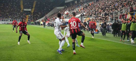 Trendyol Süper Lig: Gençlerbirliği: 0 - Beşiktaş: 0 (İlk yarı)