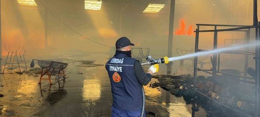 Fabrika yangını kontrol altına alındı