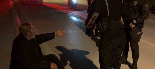 Husumetli komşular arasında mahkeme kararı sonrası kavga: 2 yaralı