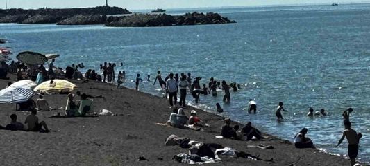 Akçakoca sahilleri bayramda doldu taştı