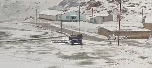 Gürpınar'da mayıs ayında kar sürprizi