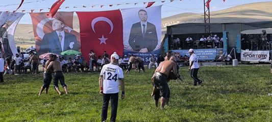Afyonkarahisar'da ata sporu coşkusu: Pehlivanlar er meydanına çıktı