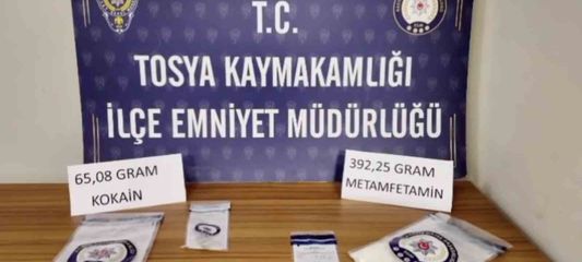 Durdurulan araçtan uyuşturucu çıktı: 2 tutuklama