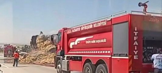 Gaziantep'te saman balyası yüklü tırda yangın