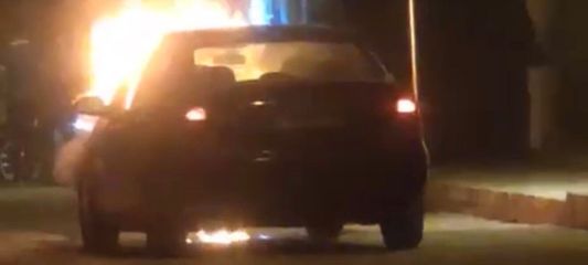 Gaziantep'te seyir halindeki otomobil alev aldı