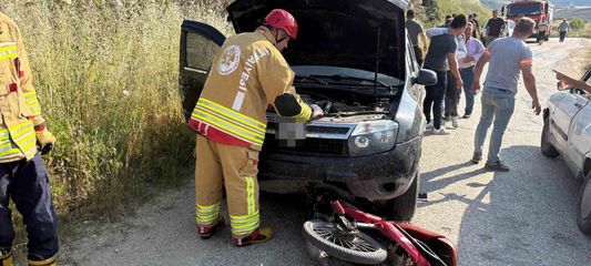 Motosiklet otomobille çarpıştı: 1 yaralı