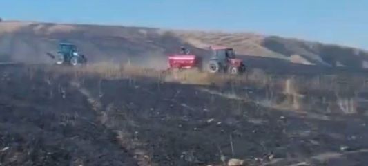 Siirt'te biçerdöverden çıkan yangında 50 dönümlük ekili alan yandı