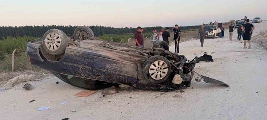 Mersin'de stabilize yolda otomobil takla attı: 1 ölü,1 yaralı