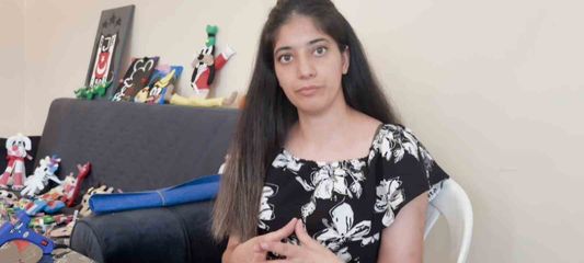 Bipolar hastası Bahtınur, atık malzemeleri depremzede öksüz ve yetim çocuklar için umuda dönüştürüyor
