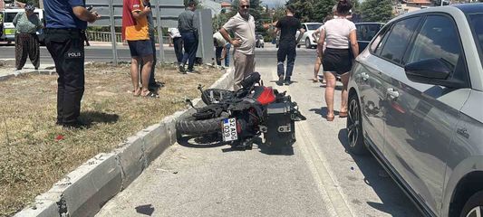 Burdur'da motosiklet ile otomobil çarpıştı: 1 yaralı