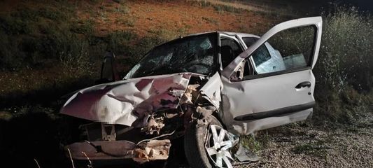 Isparta'da iki otomobil çarpıştı: 3 yaralı