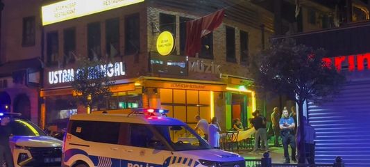 Polisin yanında bile durmadılar: Tarihi Arapşükrü Sokağı'nda kavga kamerada