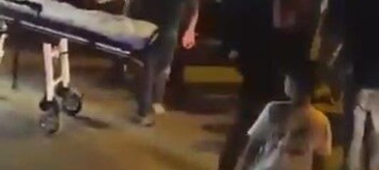 Yolun karşısına geçerken otomobil çarptı: 1'i ağır 2 yaralı