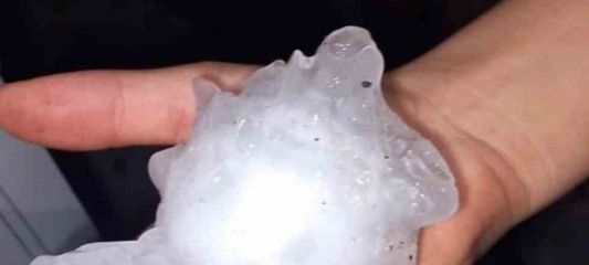 Adana'da yumruk büyüklüğünde dolu yağışı tarım arazilerine zarar verdi