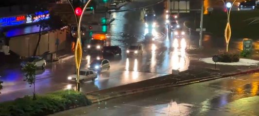 Gaziantep'te sağanak yağmur yolları göle çevirdi