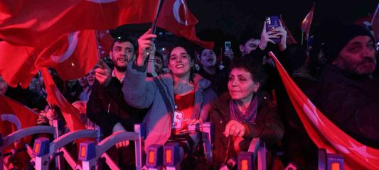 Yağmura rağmen Bursa'da Cumhuriyet coşkusu dinmedi