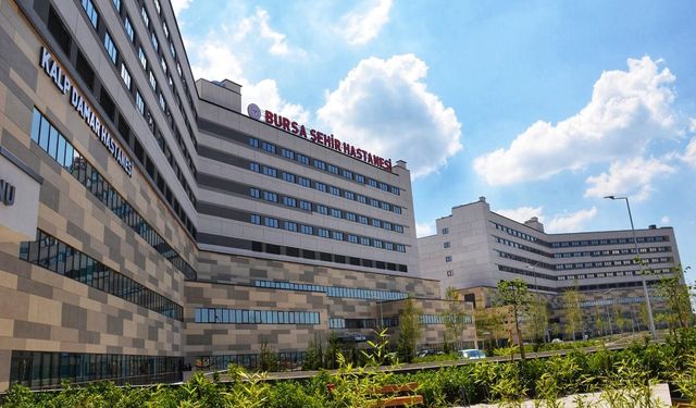Bursa Şehir Hastanesinde yanık izi için tedavi gören hastaya botoks yöntemi uygulandı