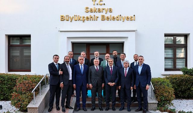 Gençlik ve Spor Bakanı Bak, Sakarya'da ziyaretlerde bulundu