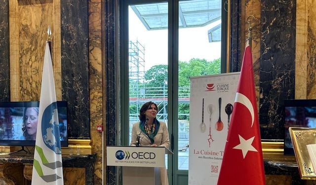 Paris'teki OECD merkezinde Türk mutfağına ait lezzetler tanıtıldı