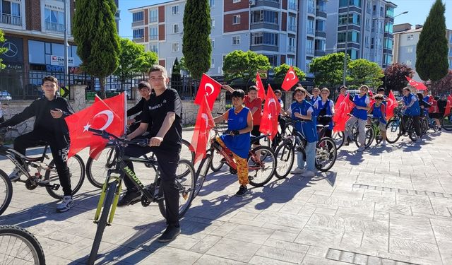 Samsun'da aileler ve gençler bisiklet turunda buluştu