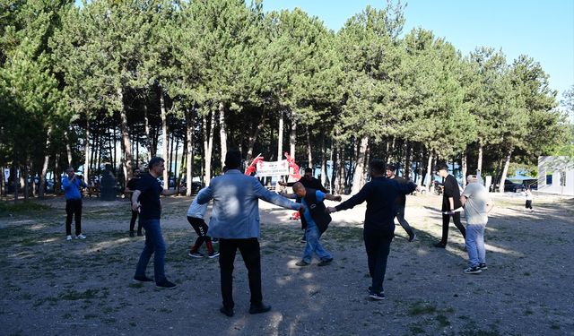 Türkiye şampiyonu tekvandocu Ebrar, babası tarafından davul zurnayla karşılandı