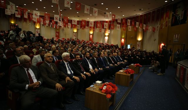 Yeniden Refah Partisi Genel Başkanı Erbakan, partisinin Erzurum kongresinde konuştu: