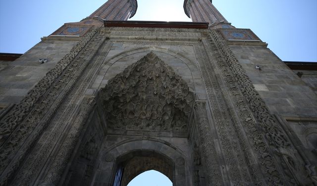 Açık hava müzesini andıran Erzurum, yaz aylarında da turistlerin rotasında