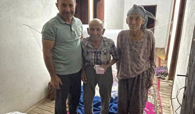 Antalya'da evinde çıkan yangında 80 bin lirasını kaybeden kişiye yardım eli