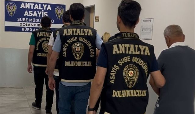 Antalya'da kuyumculara sahte altın satan 2 zanlı tutuklandı