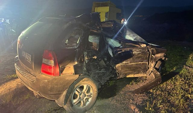 Ardahan'da tır ile aracın çarpıştığı kazada 2 kişi öldü, 2 kişi yaralandı