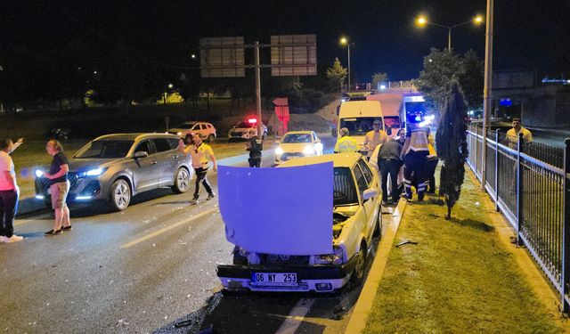 Bursa'da zincirleme trafik kazasında 4 kişi yaralandı