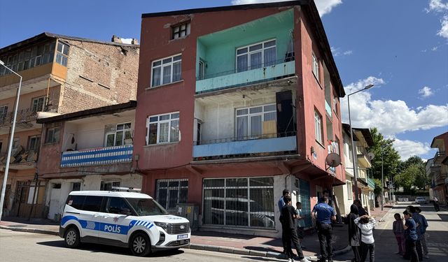 Erzurum'da balkondan düşen bebek ağır yaralandı