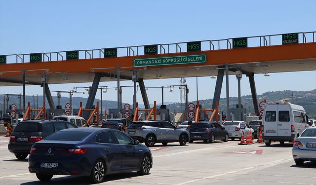 İstanbul-İzmir Otoyolu ile Osmangazi Köprüsü'nde bayram tatili haraketliliği başladı