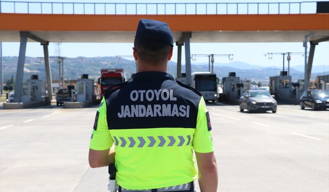 İstanbul-İzmir Otoyolu ile Osmangazi Köprüsü'nde bayram tatili hareketliliği sürüyor