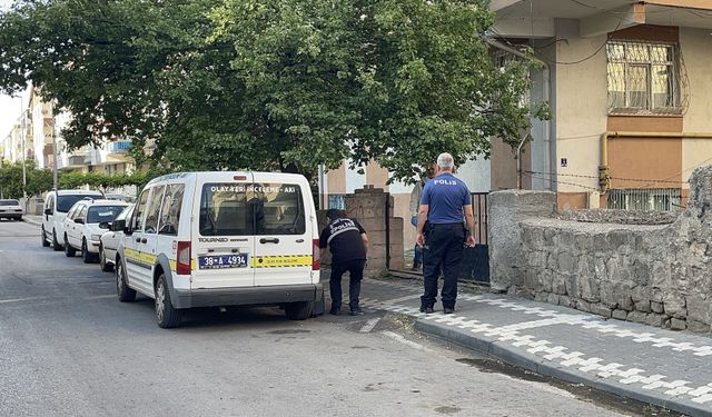 Kayseri'de alkollü 2 arkadaş birbirini bıçakladı
