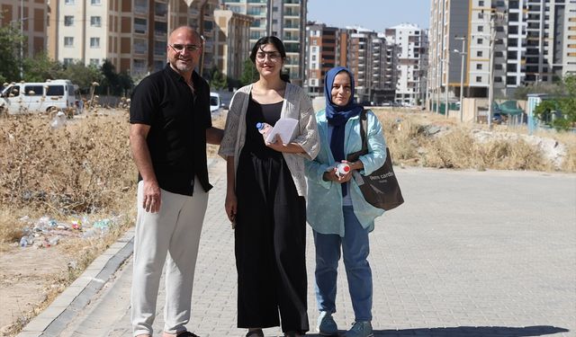 Mardin'de baba, kızının heyecanını paylaşmak için YKS'ye girdi