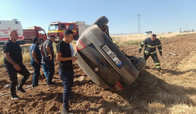 Mardin'de tarlaya devrilen otomobildeki baba ve kızı yaralandı