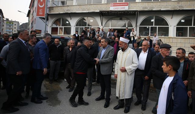 Milli Eğitim Bakanı Tekin, bayram namazını memleketi Erzurum'da kıldı: