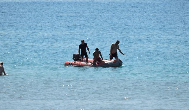 Salda Gölü'nde boğulma tehlikesi geçiren kız tedavi altına alındı
